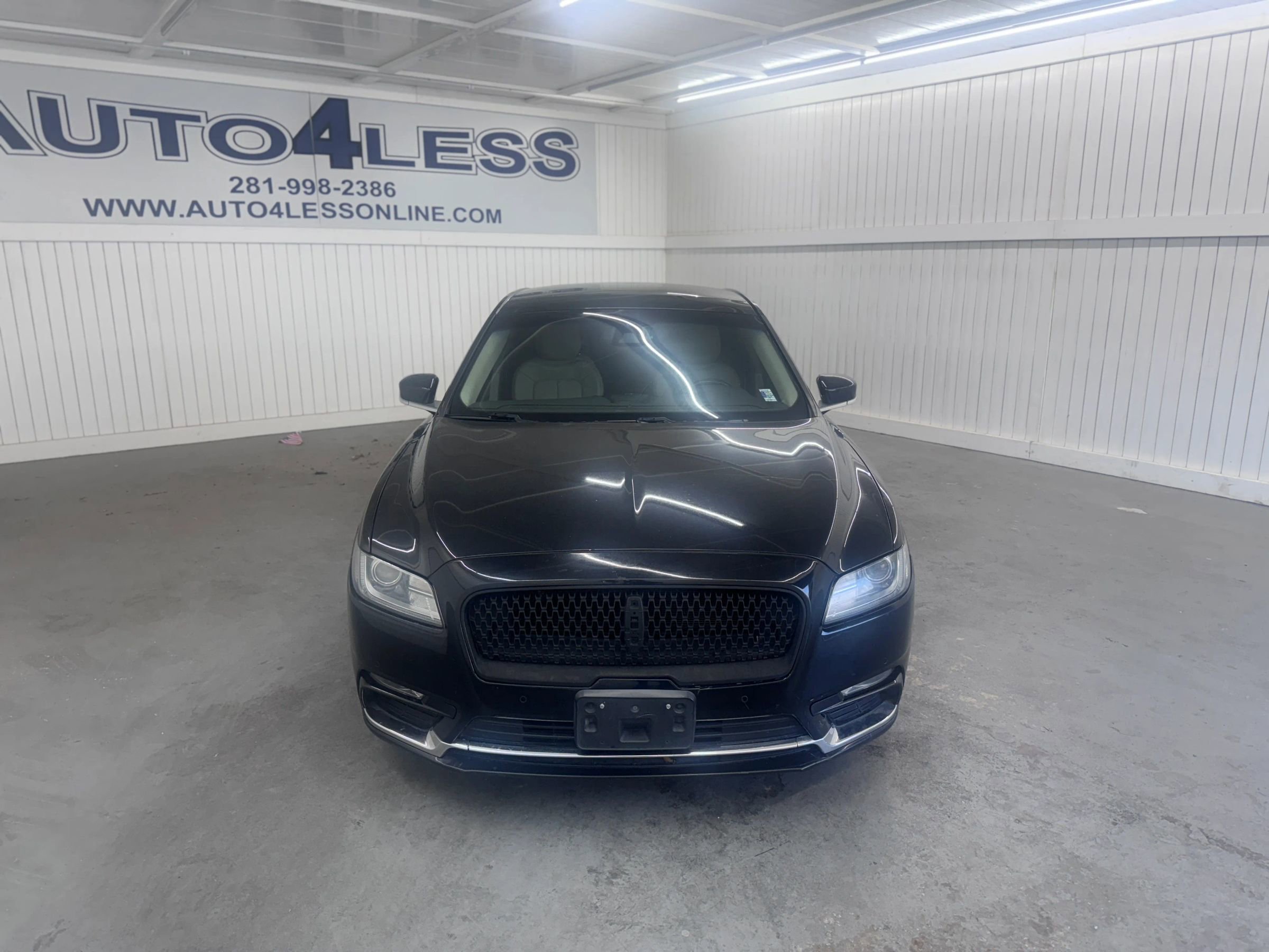 Used 2017 Lincoln Continental Select image 2