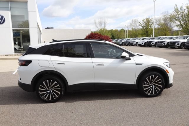 Used 2025 Volkswagen ID.4 Pro AWD/4WD image 2
