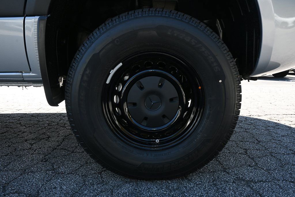 Used 2025 Mercedes-Benz Sprinter 2500 image 32