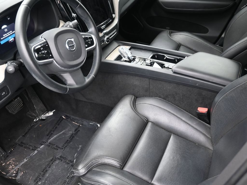 Used 2022 Volvo XC60 B5 Inscription image 12