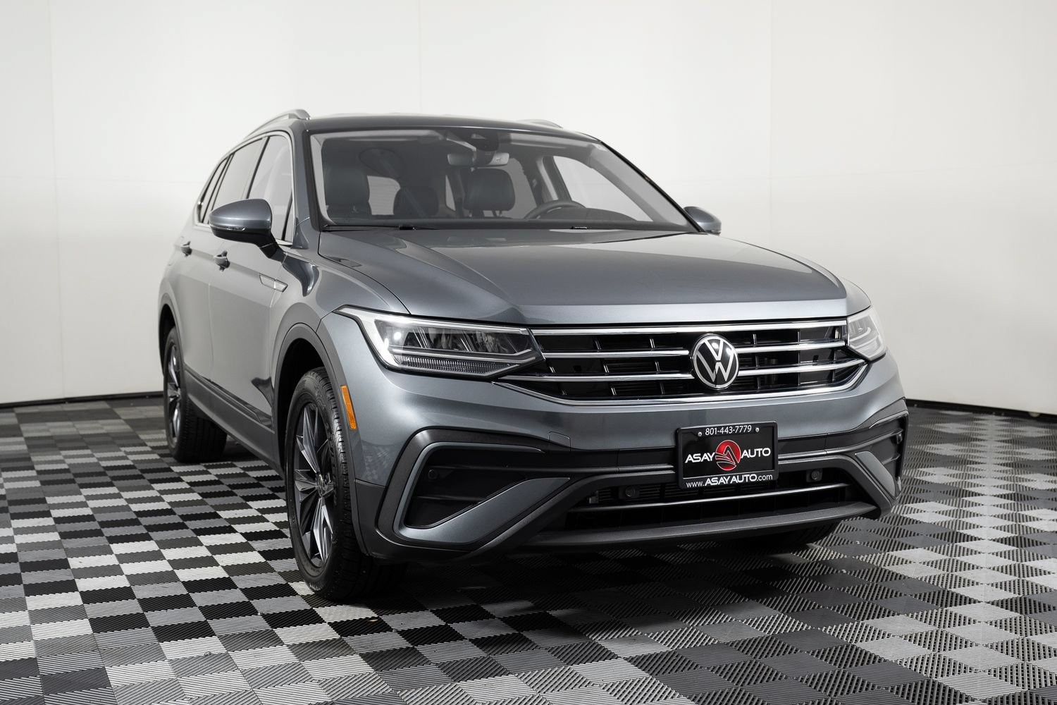 Used 2023 Volkswagen Tiguan SE AWD/4WD image 11