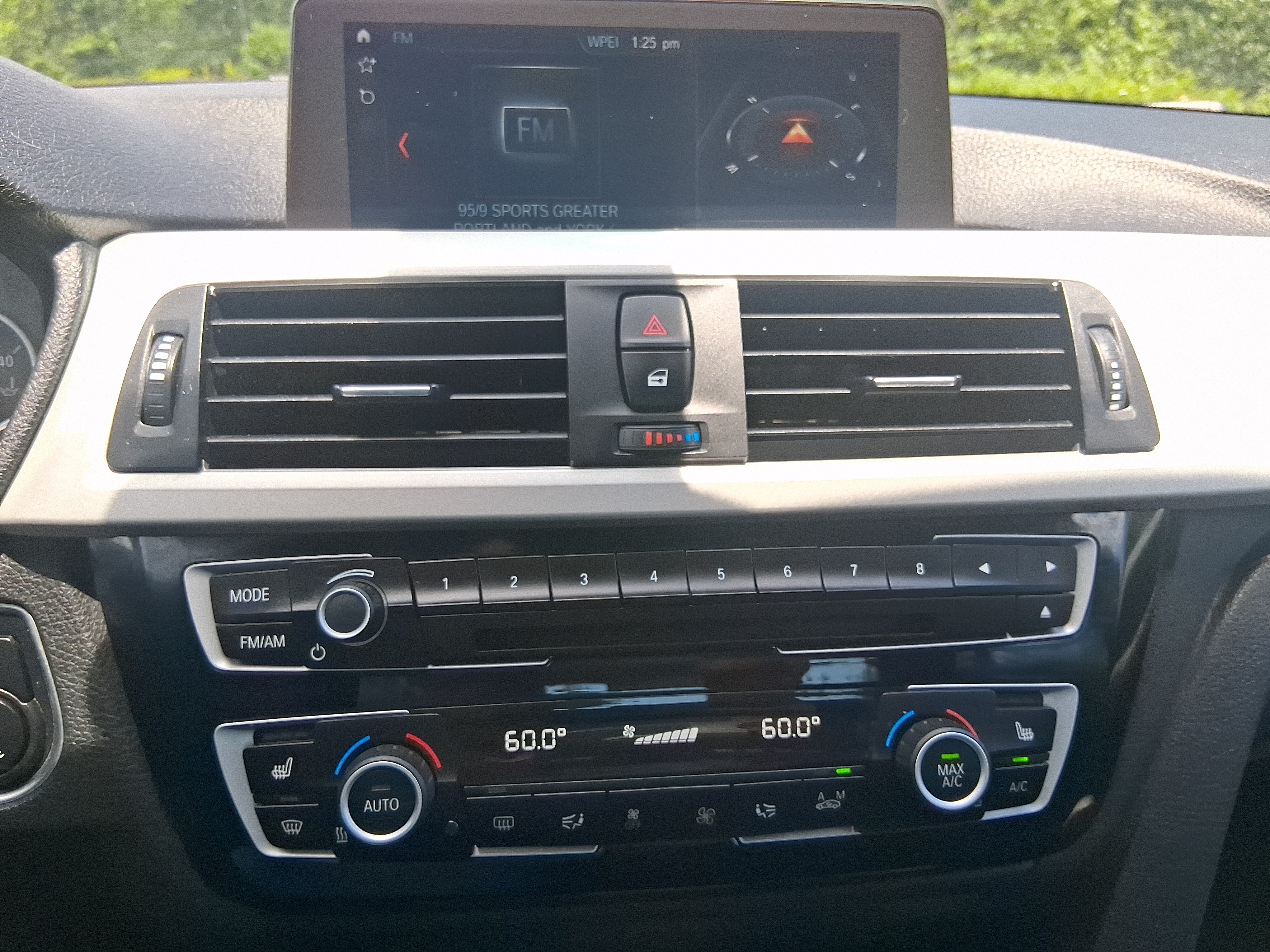 Used 2018 BMW 320i xDrive Sedan AWD/4WD image 25