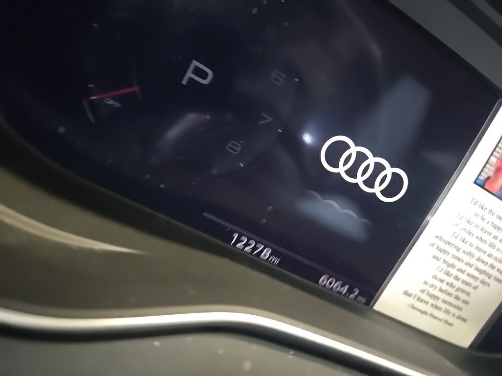 Used 2025 Audi Q5 2.0T Premium w/ Convenience Plus Package AWD/4WD image 2