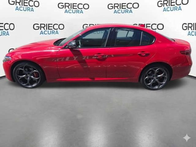 Used 2019 Alfa Romeo Giulia AWD w/ Nero Edizione image 4