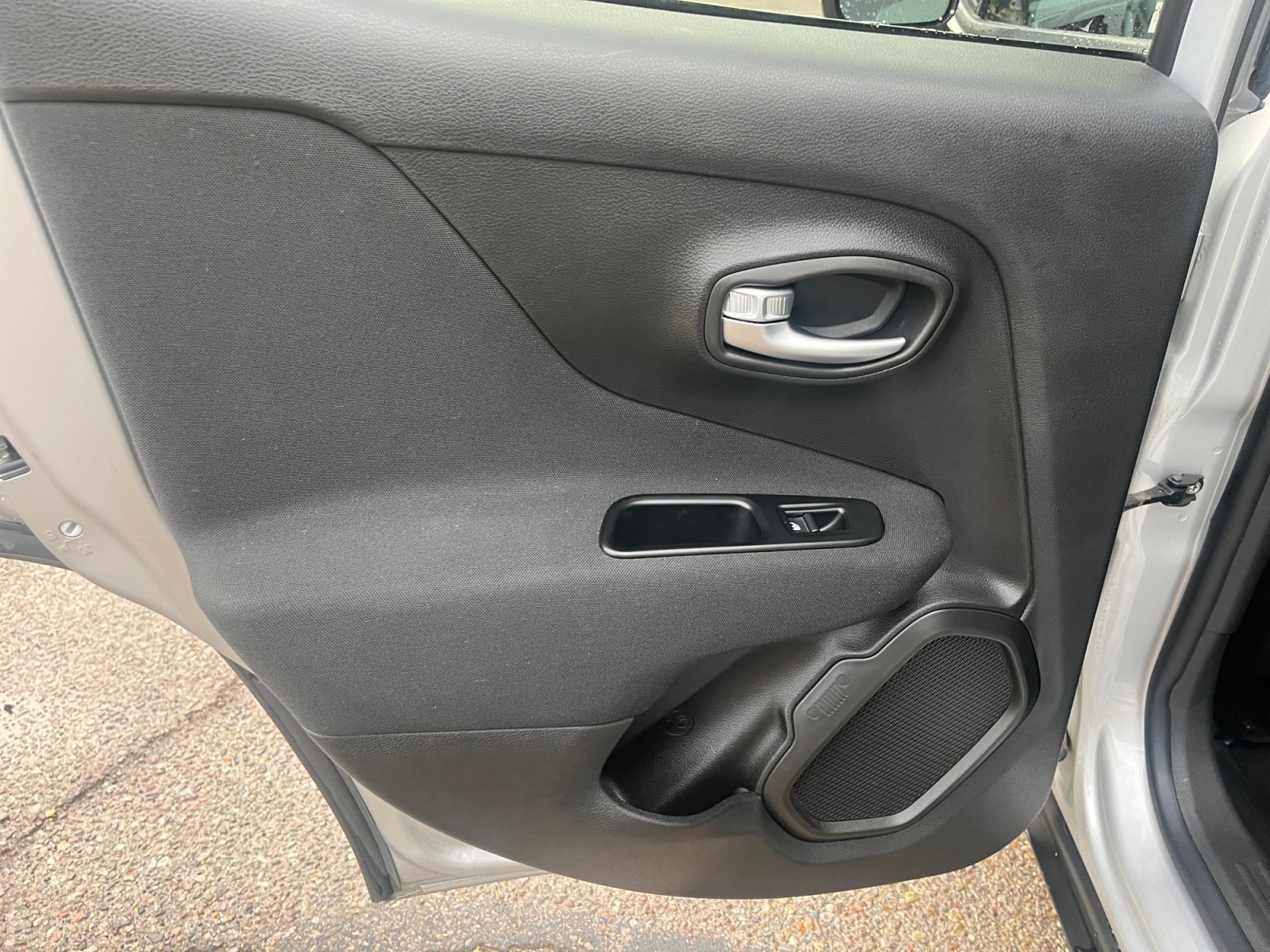 Used 2020 Jeep Renegade Latitude w/ UConnect 8.4 Nav Group image 16