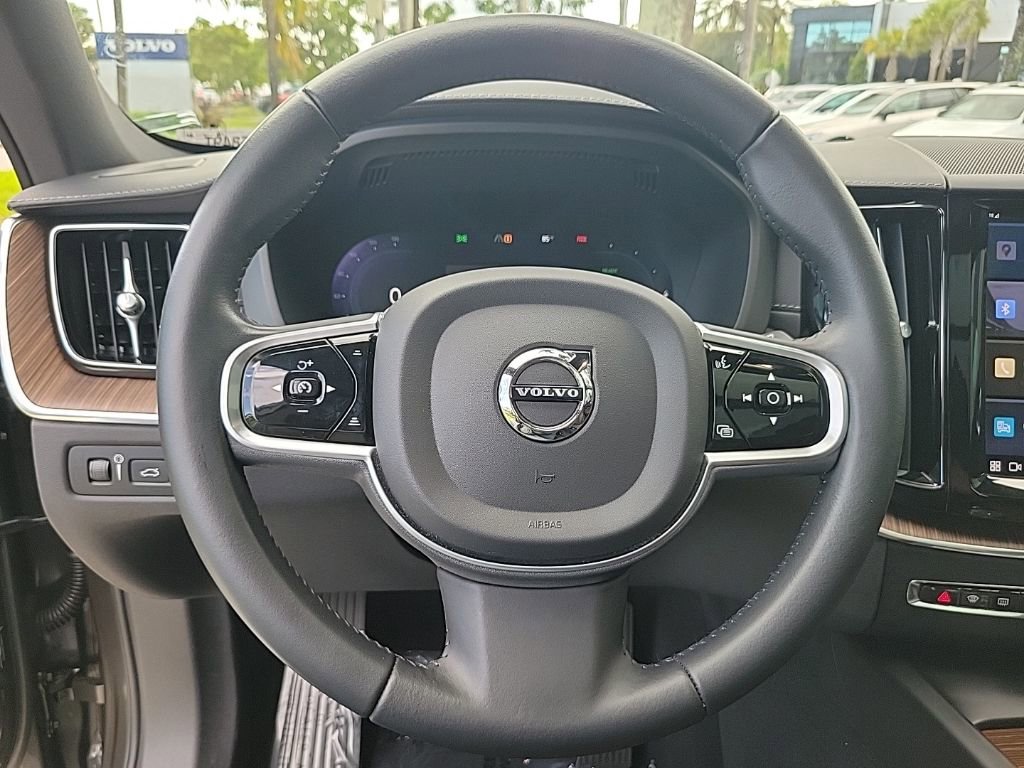 Used 2022 Volvo XC60 T8 Inscription w/ Advanced Package image 17