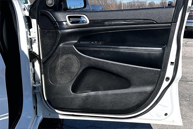 Used 2020 Jeep Grand Cherokee Altitude image 28