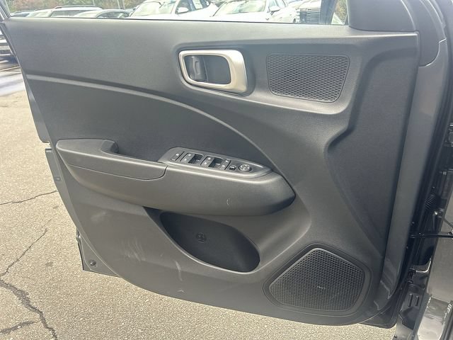 New 2025 Hyundai Venue SEL FWD image 33