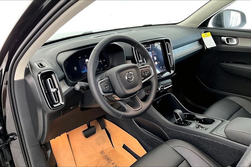 New 2026 Volvo XC40 B5 Core w/ Protection Package Premier AWD/4WD image 19