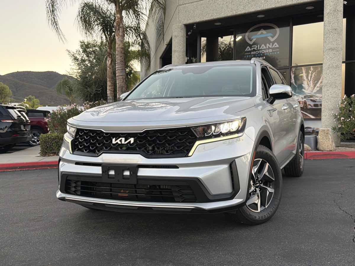 Used 2022 Kia Sorento S FWD image 2