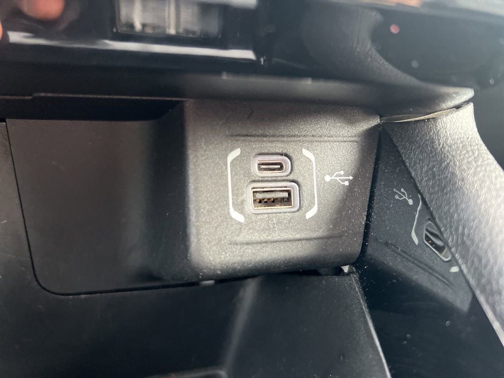 Used 2025 Jeep Compass Limited image 21