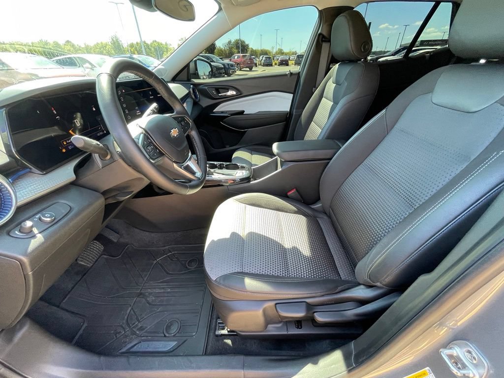 Used 2024 Chevrolet Trax LT w/ Driver Confidence Package FWD image 13