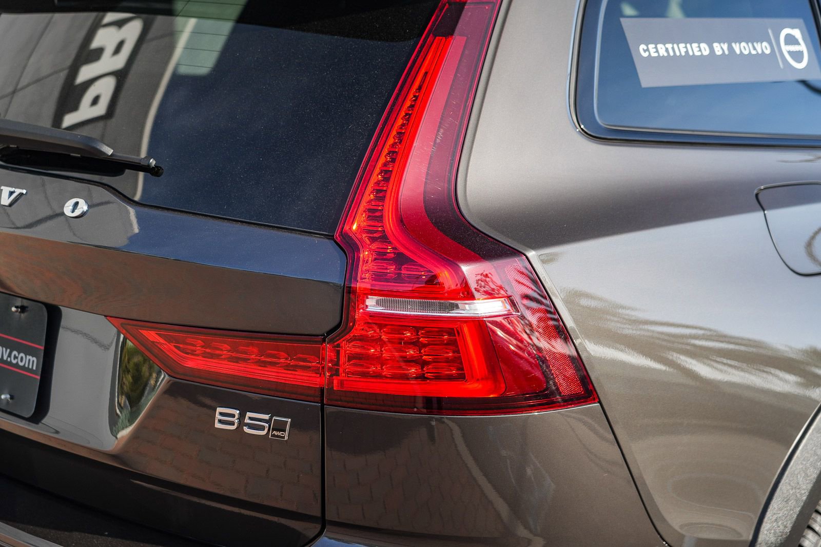 Used 2025 Volvo V60 B5 Cross Country Plus image 10