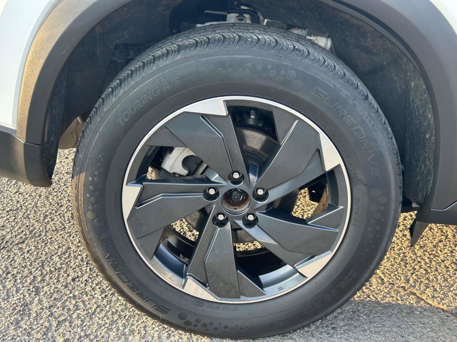 Used 2024 Nissan Rogue SV AWD/4WD image 9
