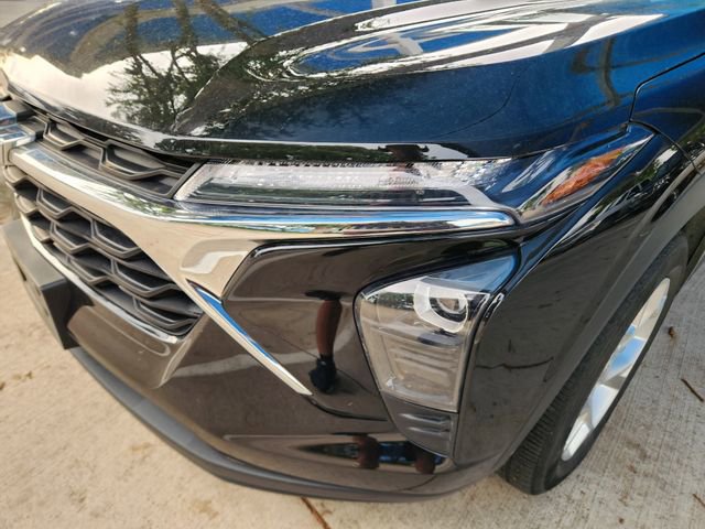 Used 2024 Chevrolet Trax LS w/ LS Convenience Package image 8