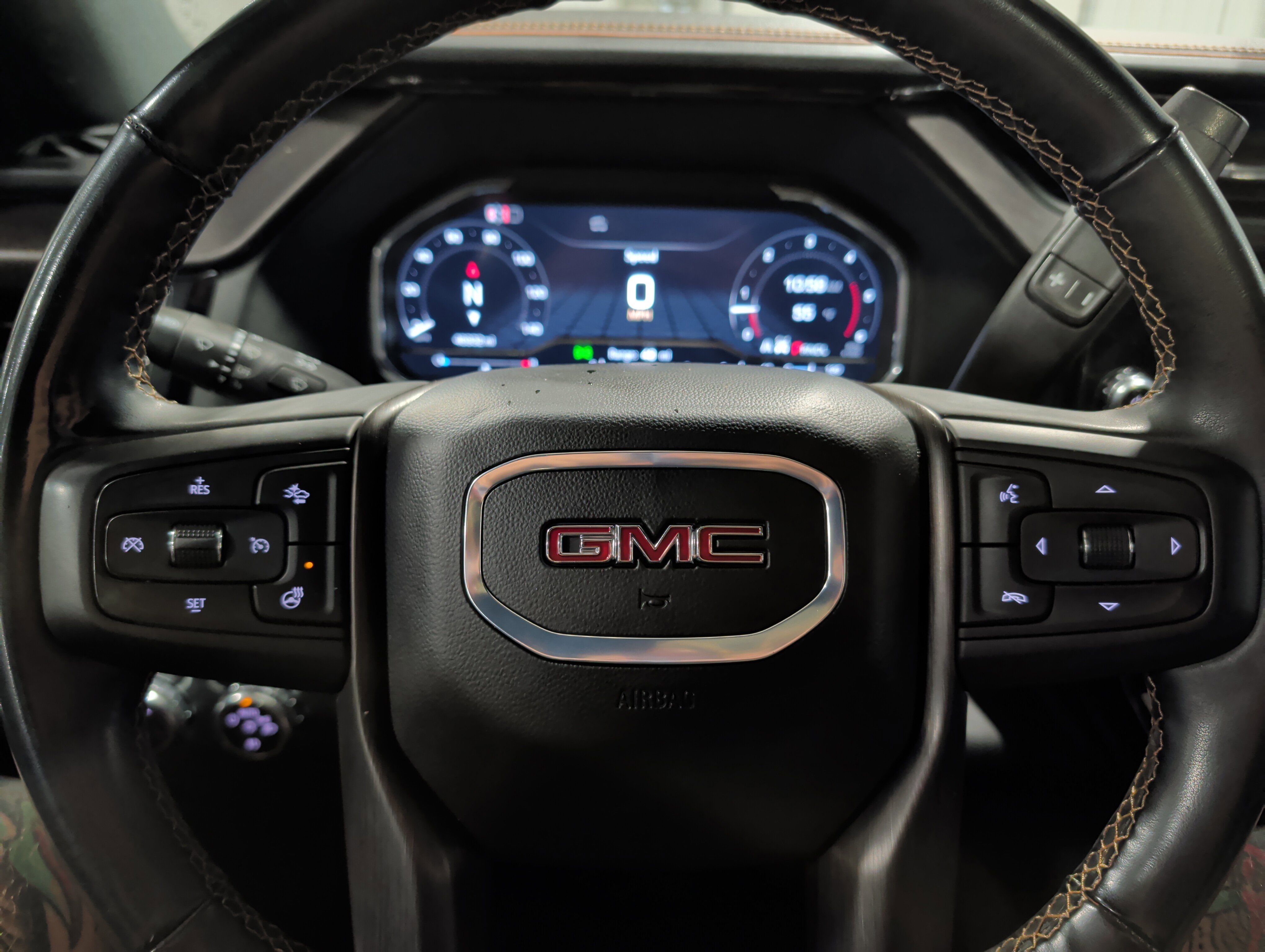 Used 2024 GMC Sierra 2500 AT4 w/ AT4 Premium Plus Package AWD/4WD image 11