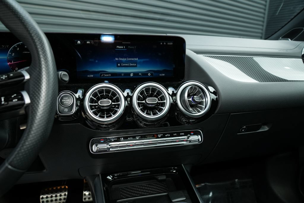 Used 2024 Mercedes-Benz GLA 35 AMG 4MATIC image 27