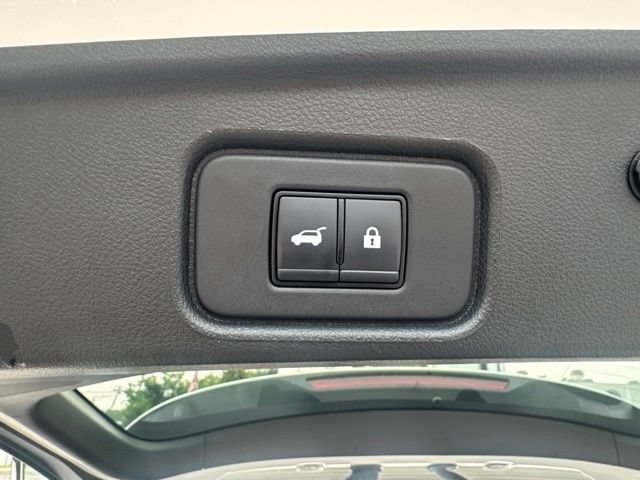 Used 2023 Nissan Pathfinder SL w/ Black Appearance Package AWD/4WD image 13