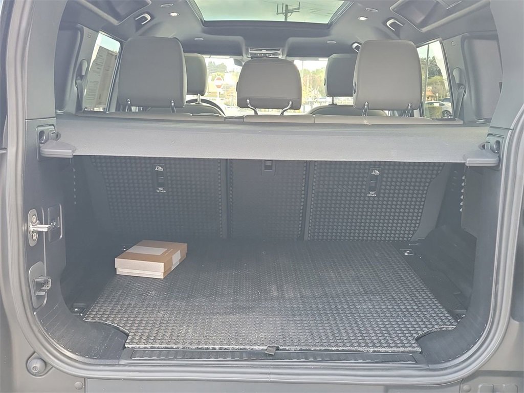 Used 2024 Land Rover Defender 110 S image 11