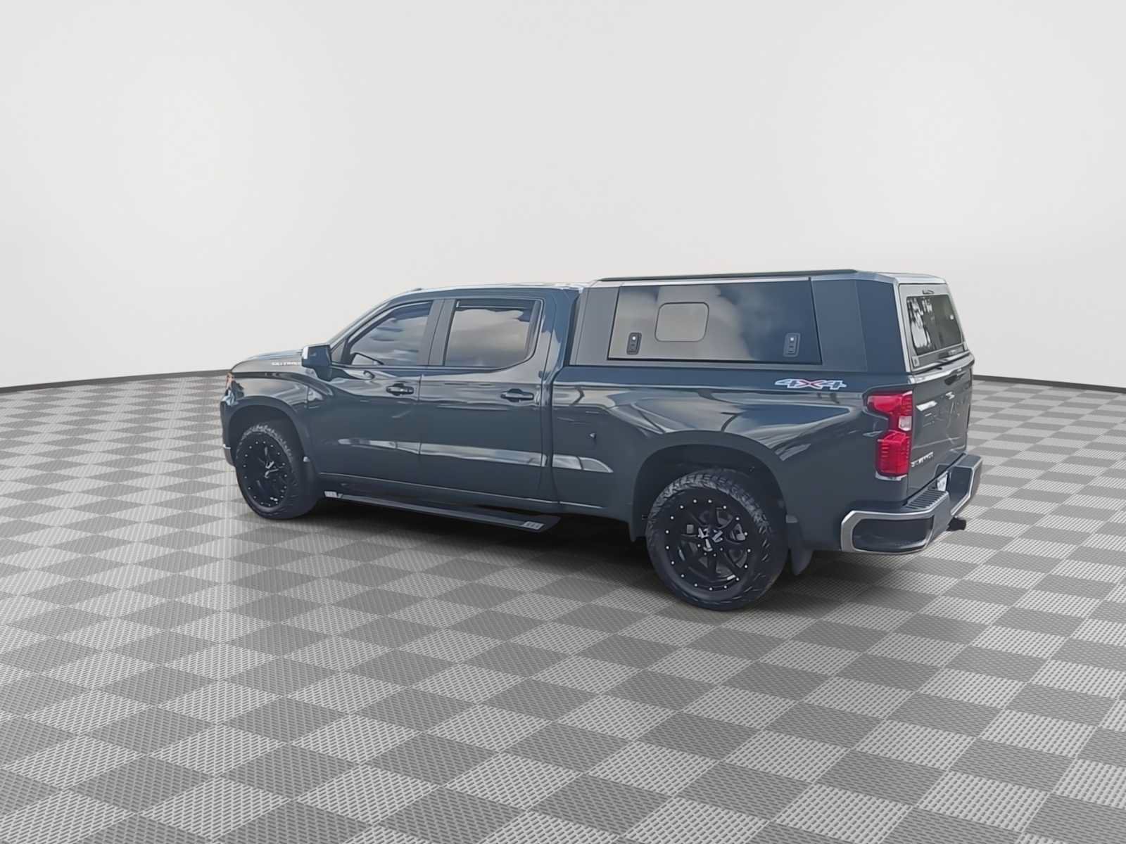 Used 2025 Chevrolet Silverado 1500 LT AWD/4WD image 6