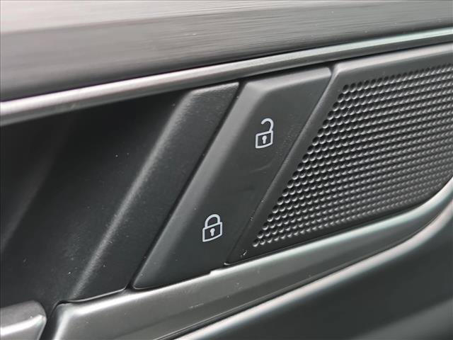 Used 2025 Volkswagen Atlas Cross Sport SE AWD/4WD image 9