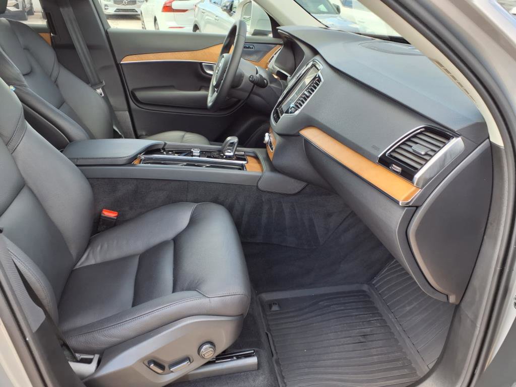 Certified 2024 Volvo XC90 T8 Plus w/ Protection Package Premier image 11