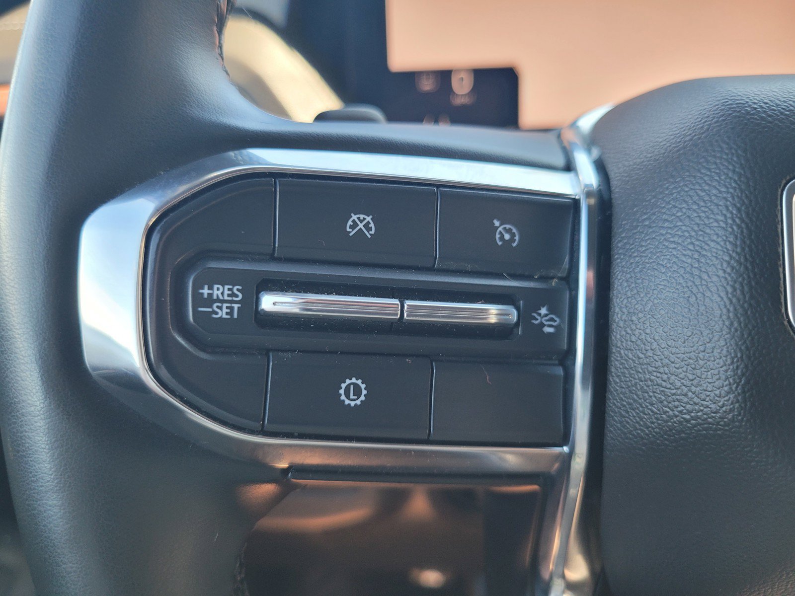 Used 2025 GMC Yukon Denali AWD/4WD image 24