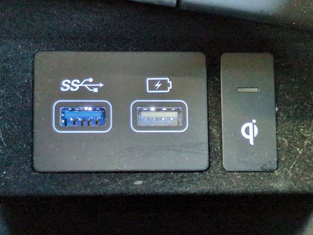 Certified 2025 Genesis GV70 2.5T w/ Sport Prestige Package image 22