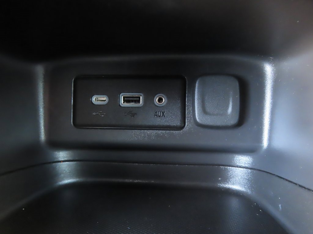 Used 2023 Chevrolet Equinox LT w/ Driver Convenience Package image 8