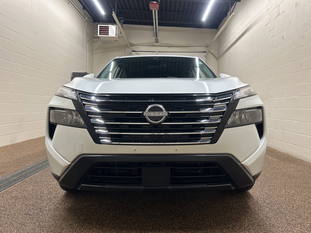 Used 2024 Nissan Rogue SV image 6