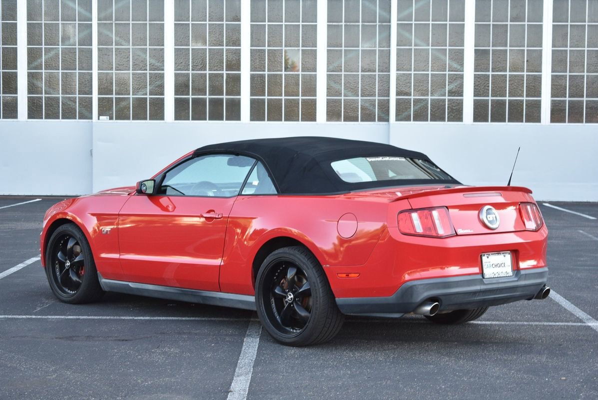 Used 2010 Ford Mustang GT image 18