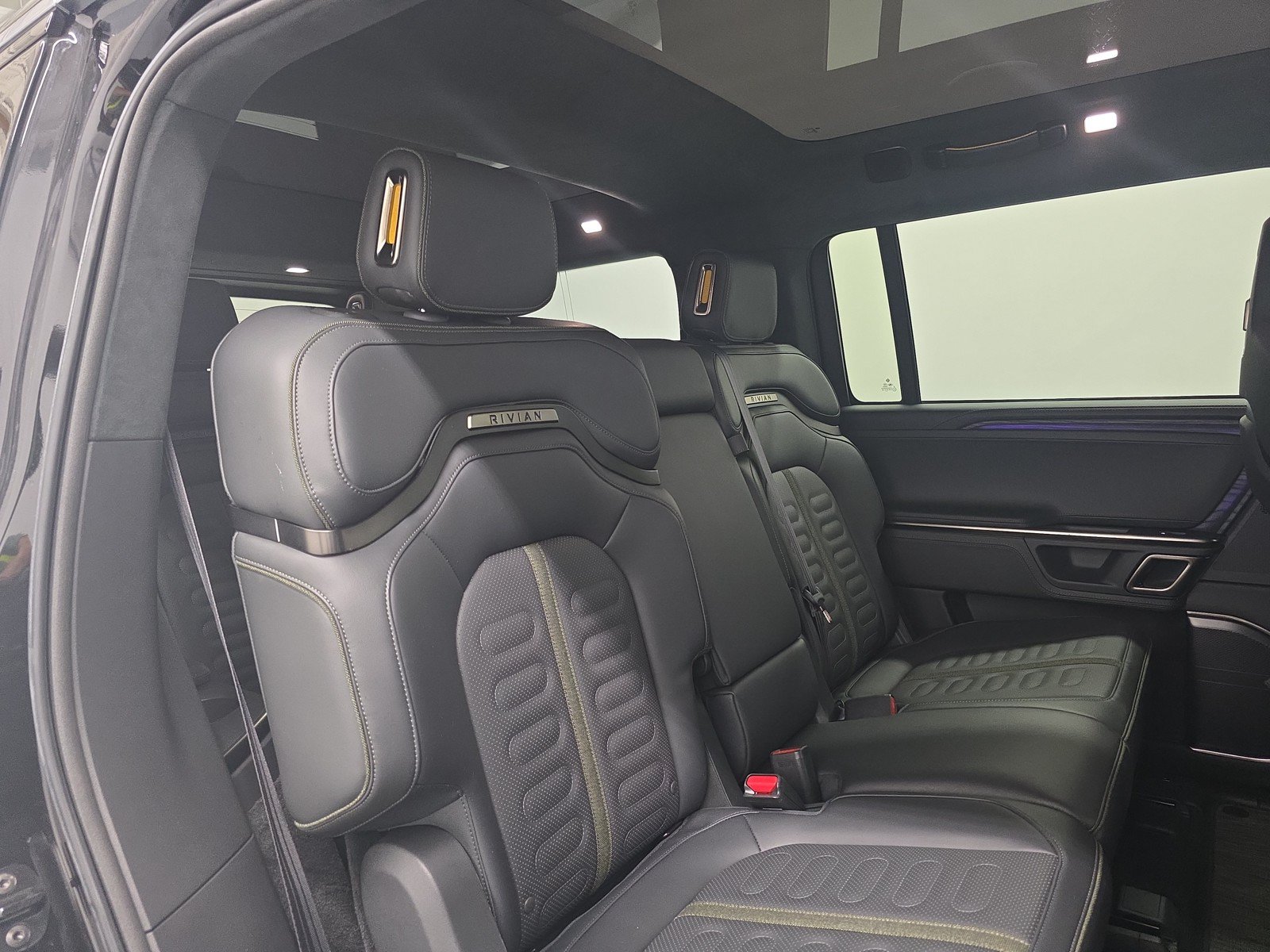 Used 2024 Rivian R1S Adventure AWD/4WD image 23
