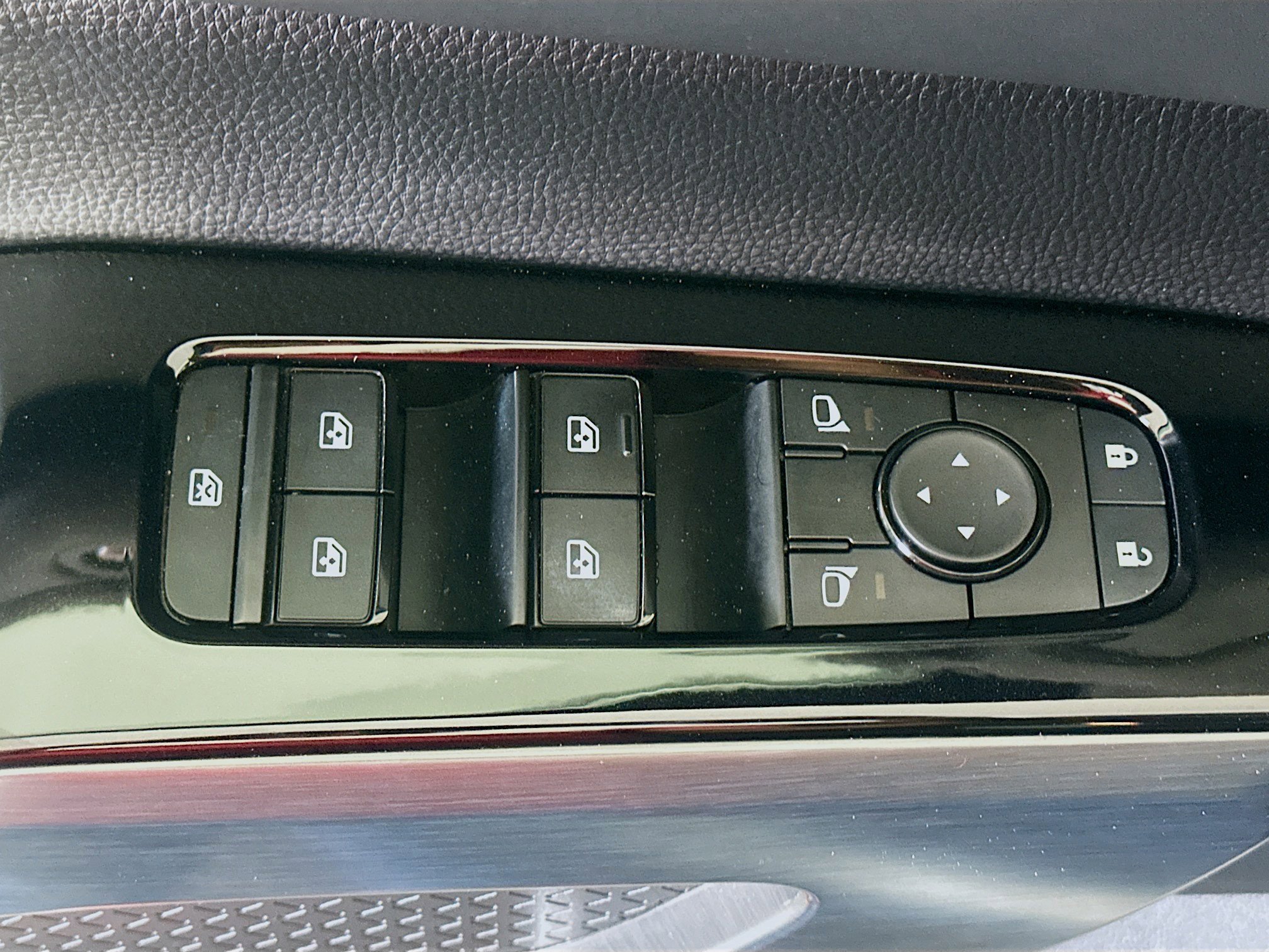 Used 2024 Nissan Pathfinder SL FWD image 15