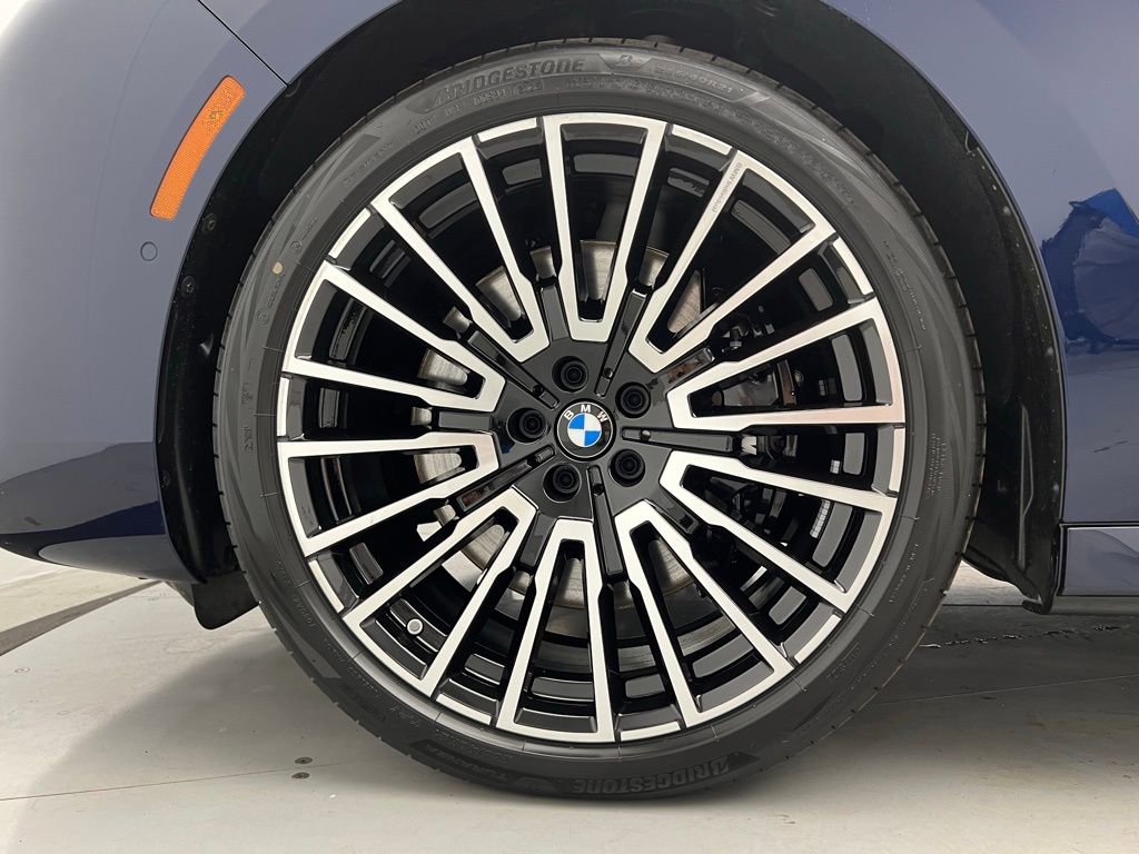 New 2026 BMW 740i w/ Executive Package image 23