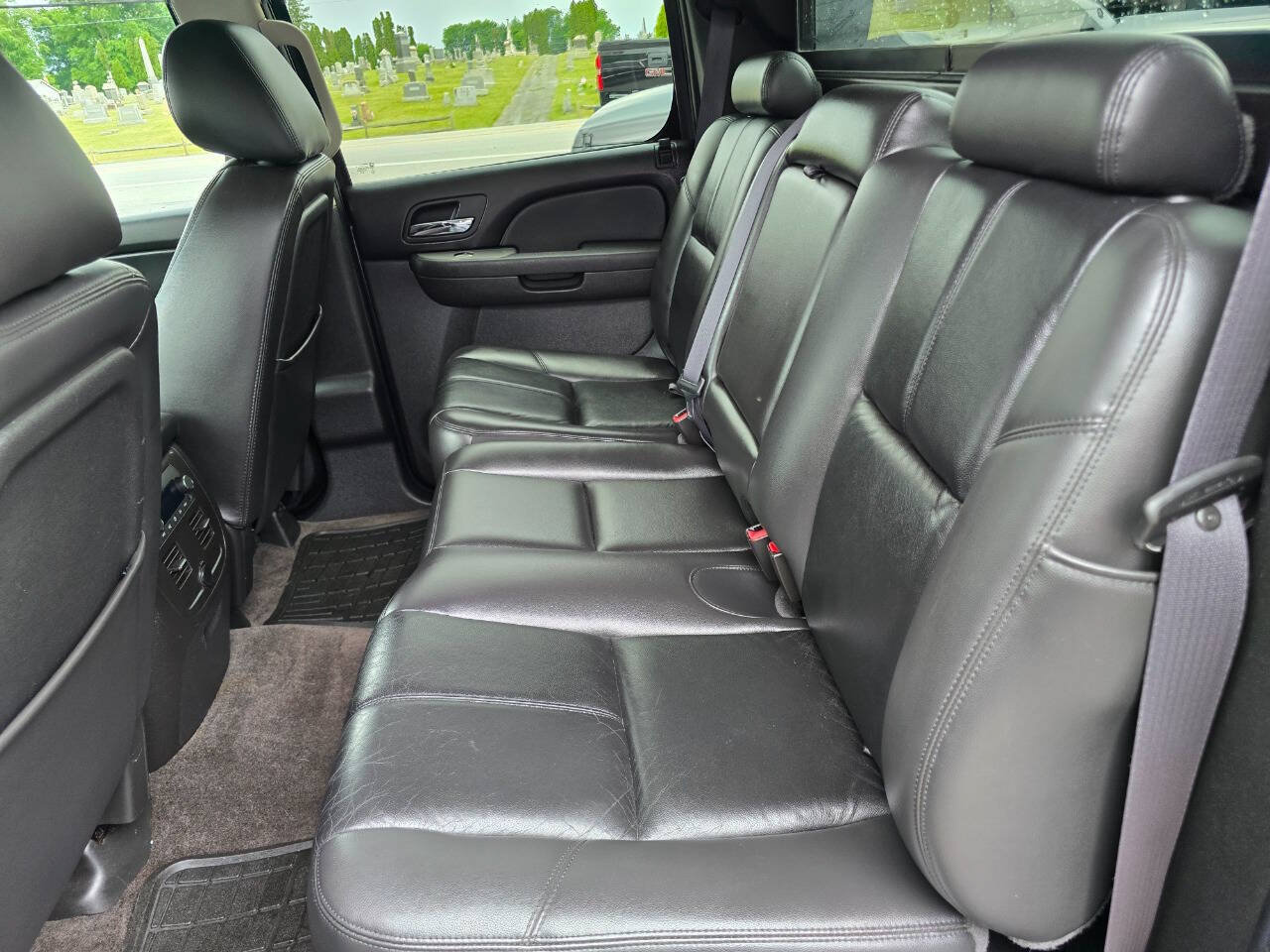 Used 2011 Chevrolet Avalanche LT w/ Luxury Package AWD/4WD image 29