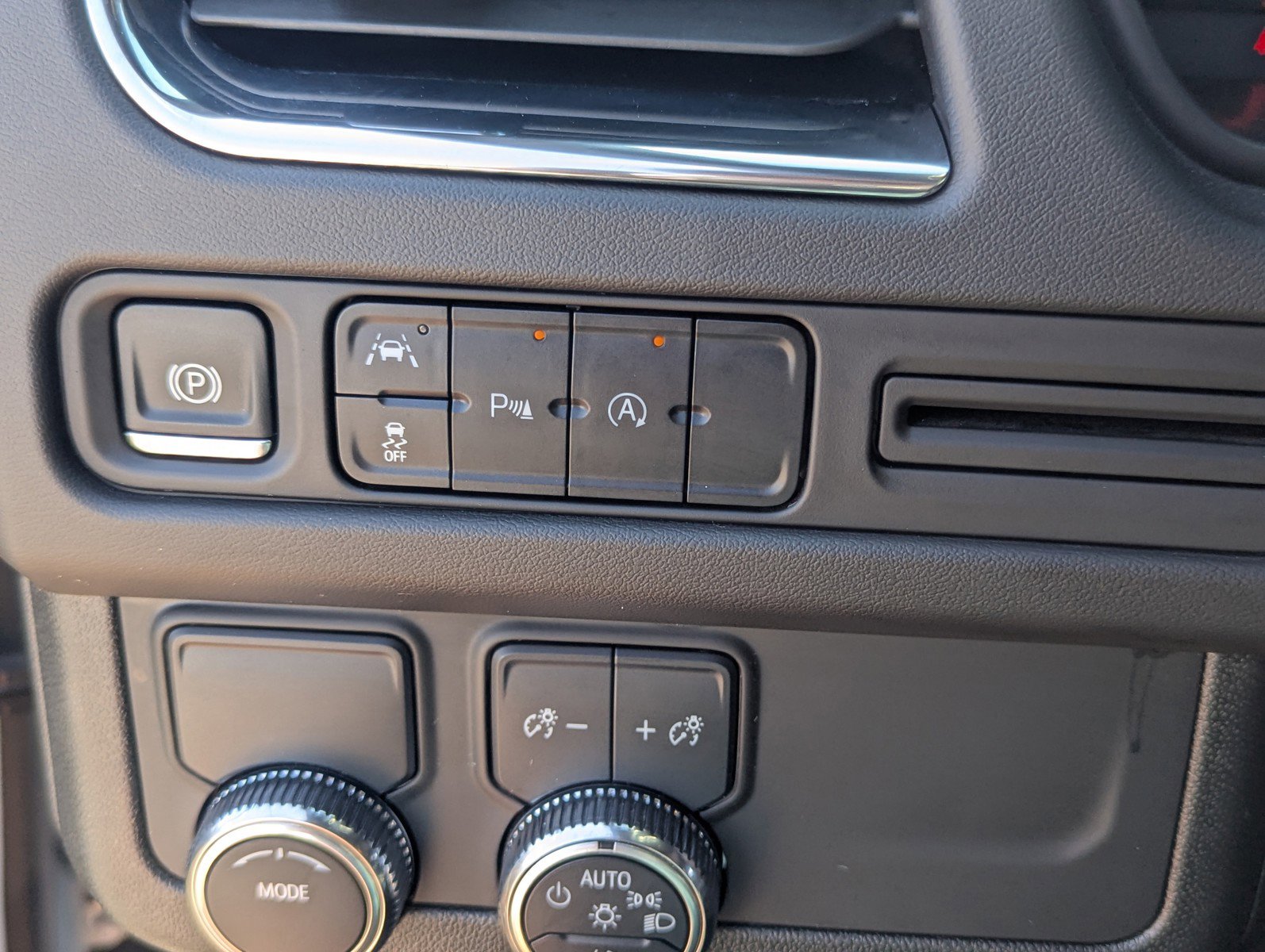 Used 2024 GMC Yukon SLT image 15