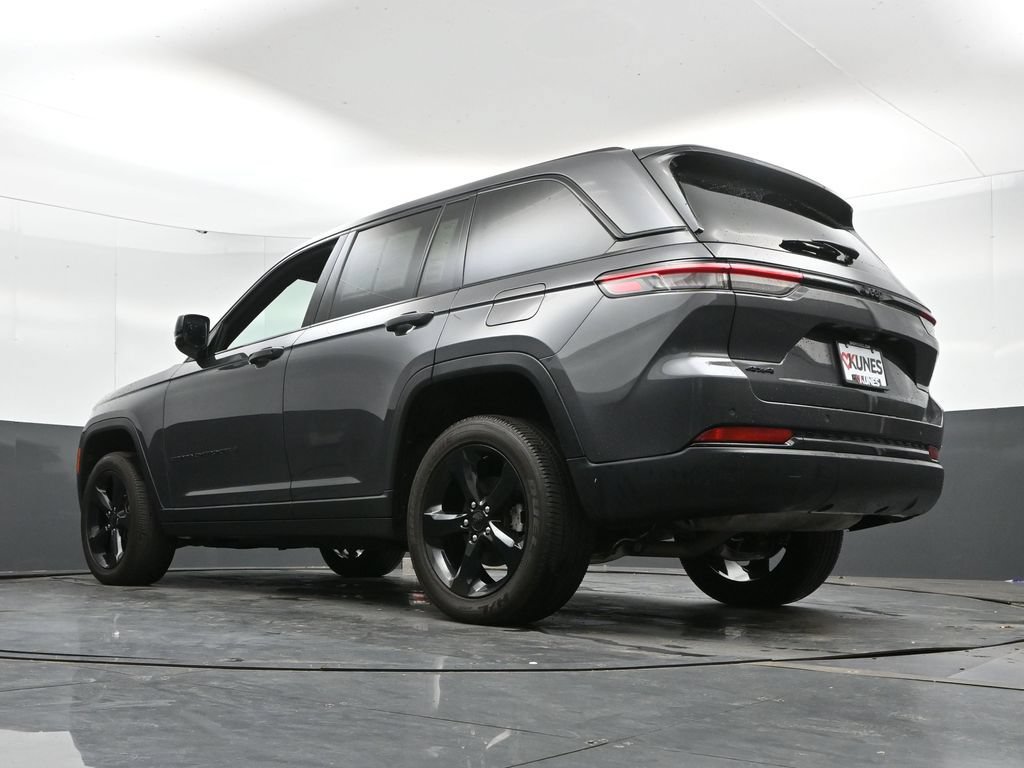 Used 2025 Jeep Grand Cherokee Altitude AWD/4WD image 47
