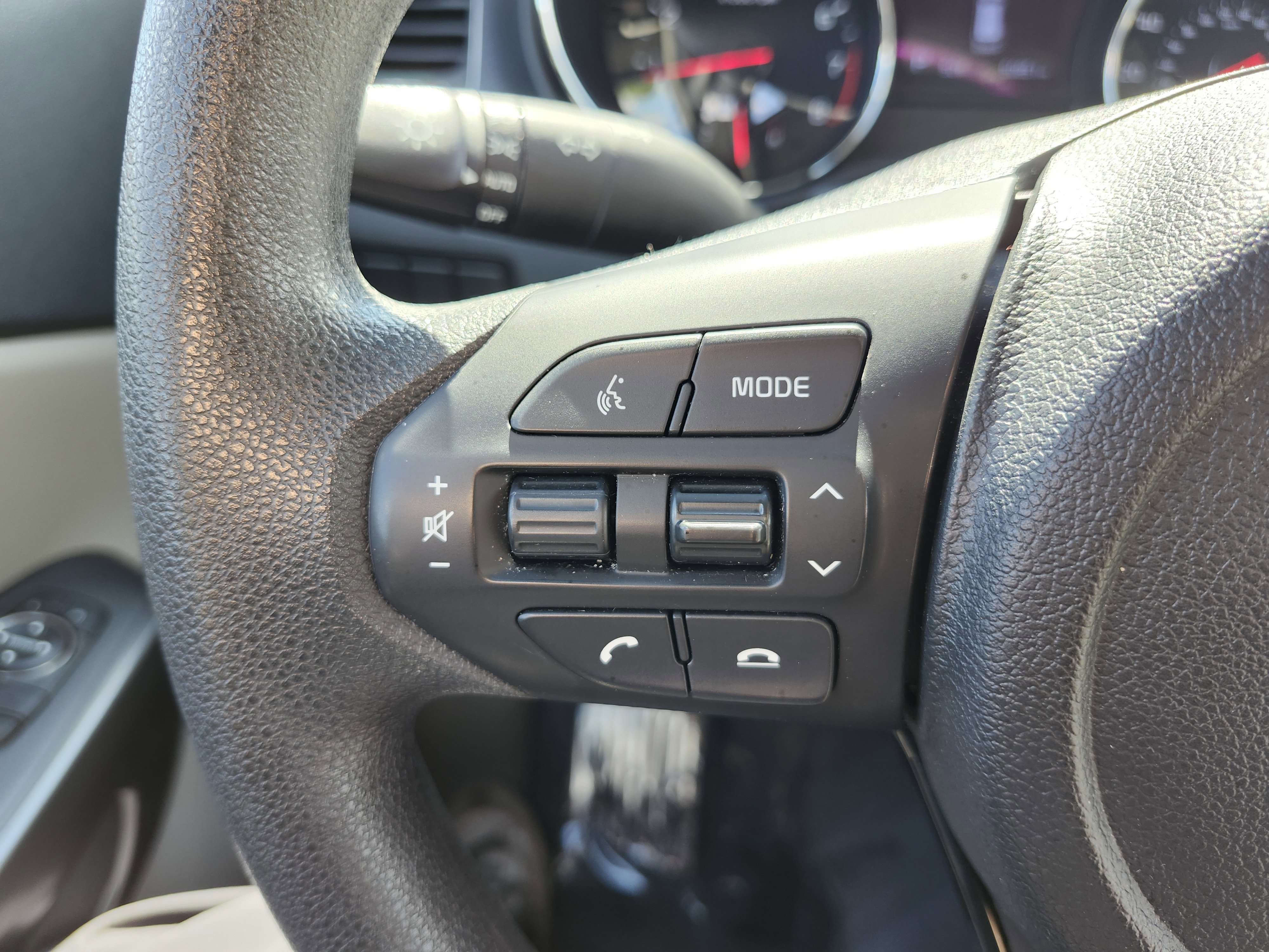 Used 2020 Kia Sedona L FWD image 31