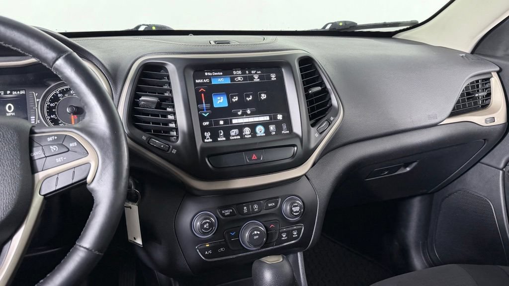 Used 2016 Jeep Cherokee Latitude w/ Cold Weather Group AWD/4WD image 23
