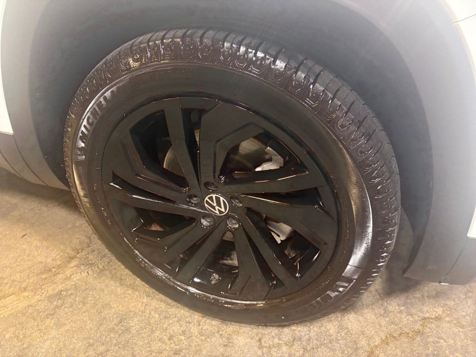 Certified 2023 Volkswagen Atlas SE w/ Black Wheel Package FWD image 25