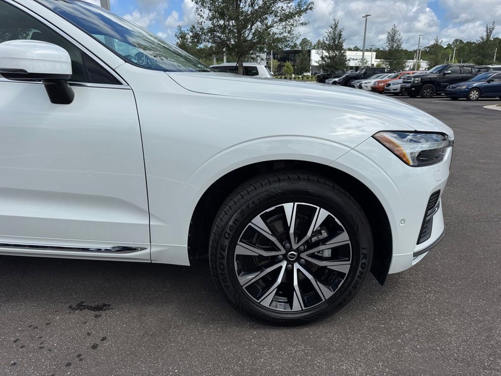 Used 2023 Volvo XC60 B5 Plus image 13