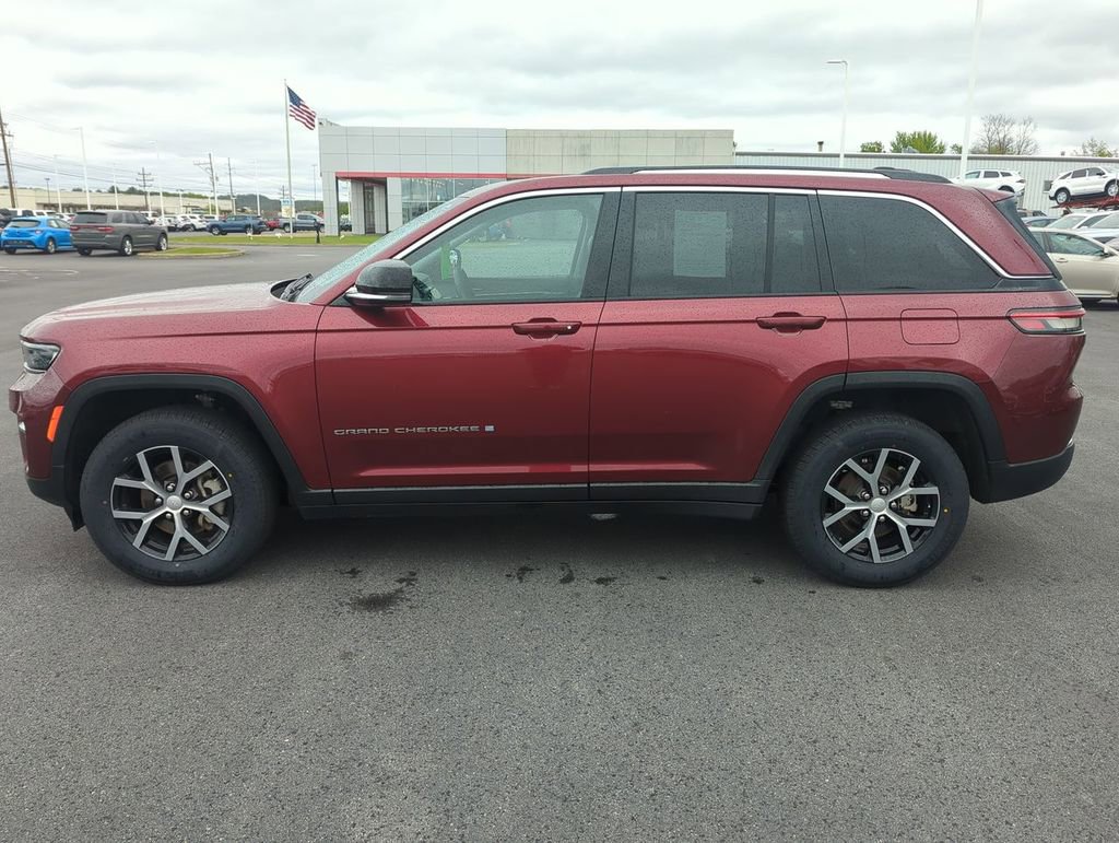 Used 2023 Jeep Grand Cherokee Limited AWD/4WD image 5