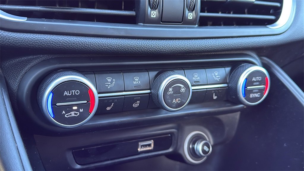 Used 2022 Alfa Romeo Giulia Ti image 25