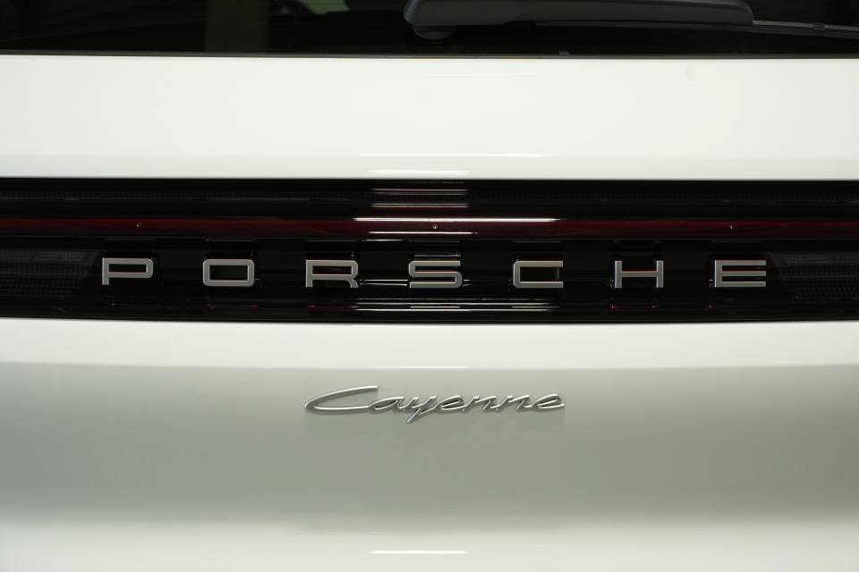 Certified 2026 Porsche Cayenne AWD/4WD image 39