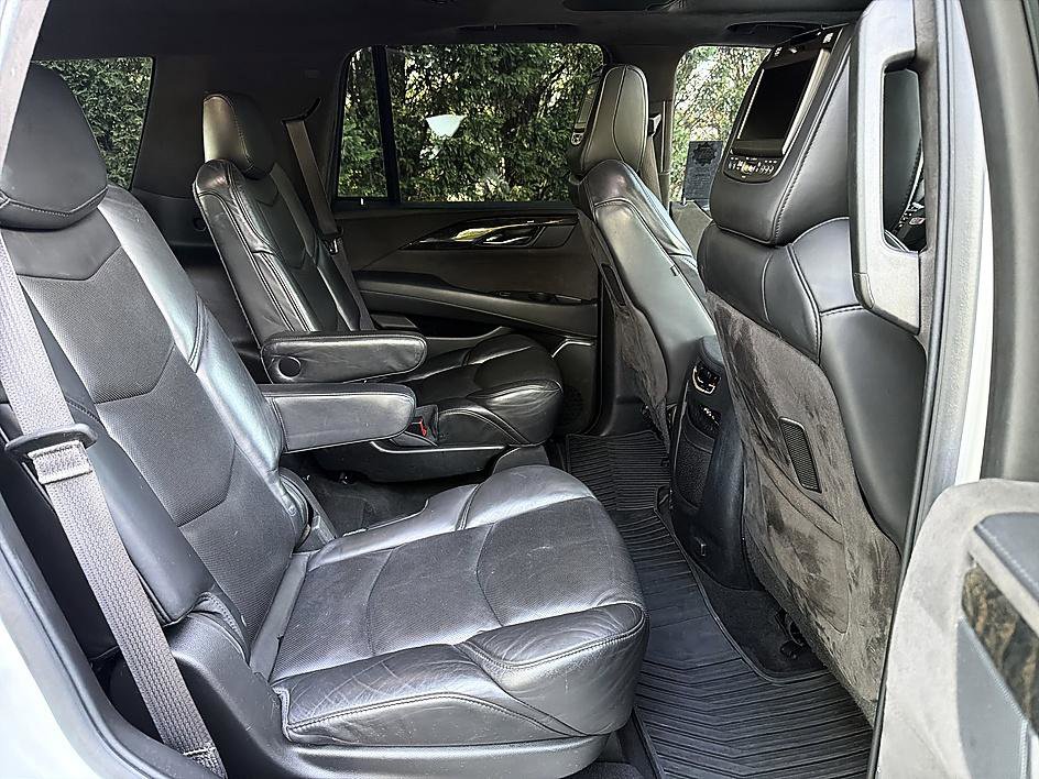 Used 2016 Cadillac Escalade Platinum image 21