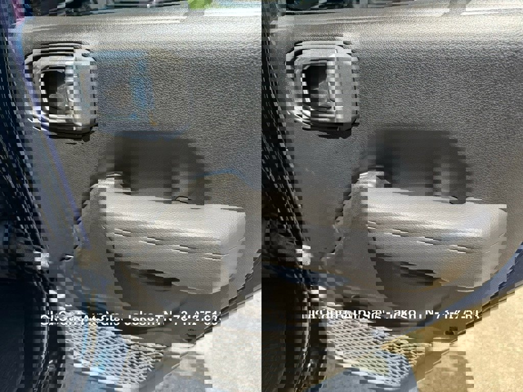 Used 2025 Jeep Wrangler Sport image 19