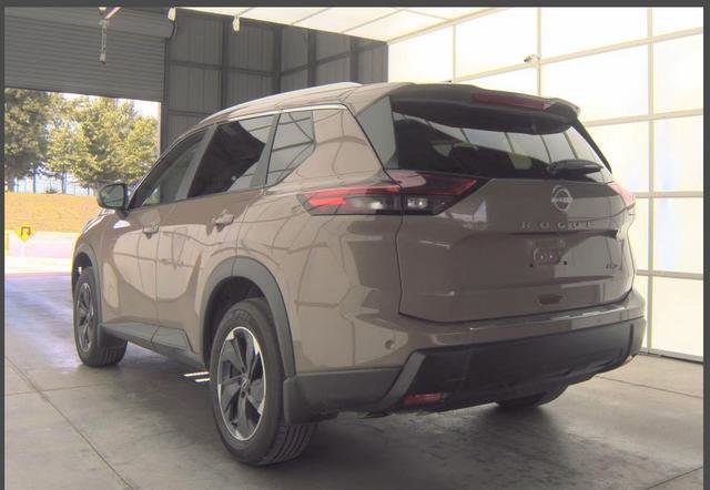 Certified 2025 Nissan Rogue SV w/ SV Premium Package AWD/4WD image 5