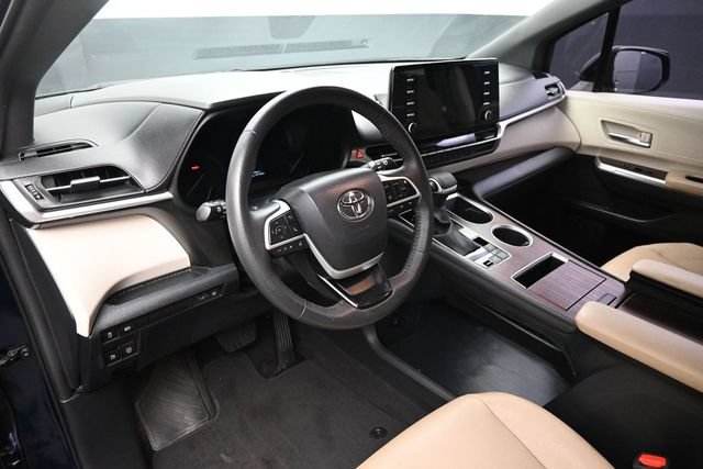 Used 2023 Toyota Sienna XLE FWD image 15