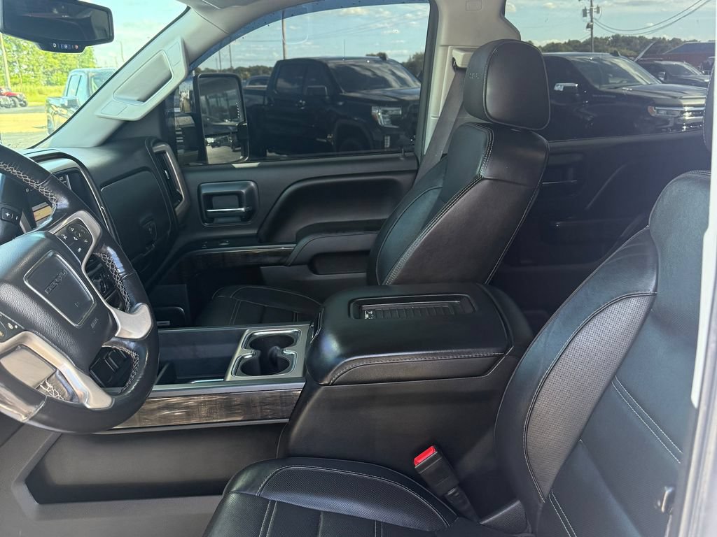 Used 2016 GMC Sierra 2500 Denali w/ Duramax Plus Package AWD/4WD image 30
