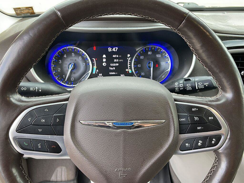 Used 2019 Chrysler Pacifica Touring Plus w/ Advanced Safetytec Group FWD image 6